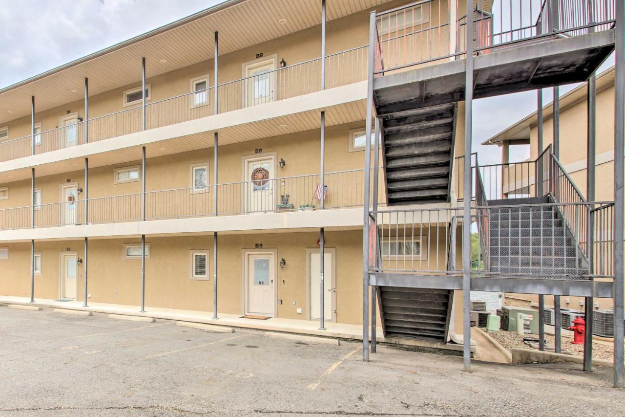 Lakefront Hot Springs Condo With Balcony And Boat Slip Екстериор снимка